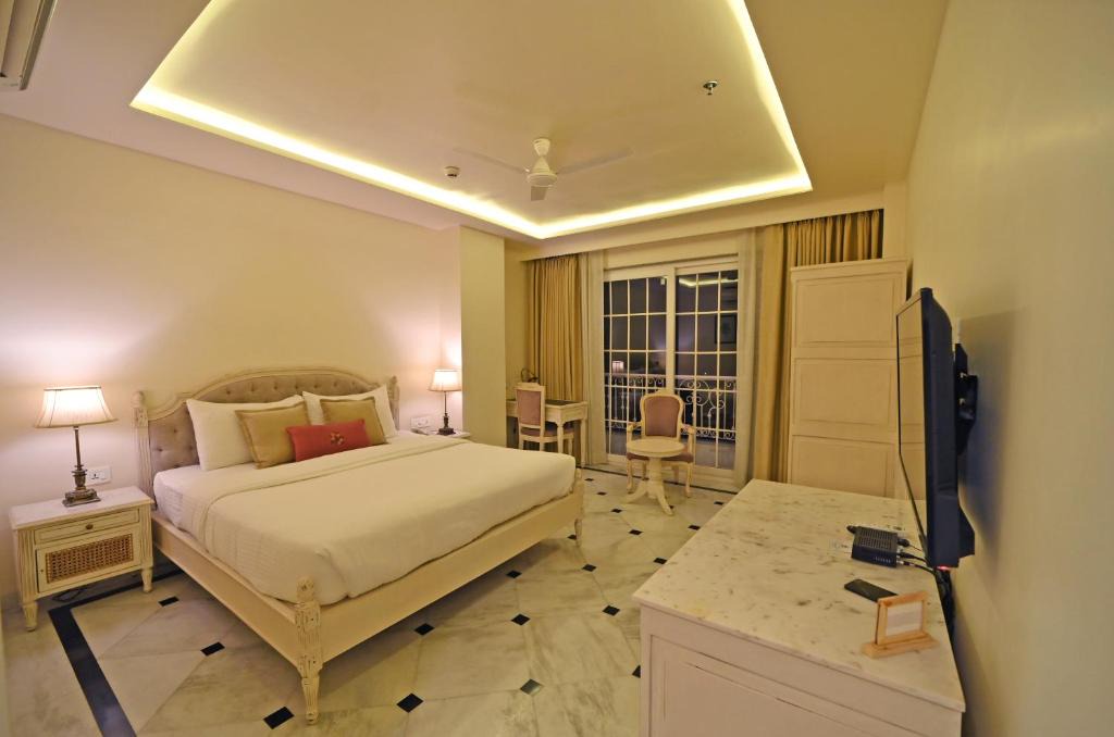 Shavri Colony Hotel | The Castle by KLR