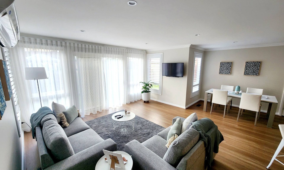 Maddingley House | The Chateau -perfectly located, walking distance to town, train station & parks.