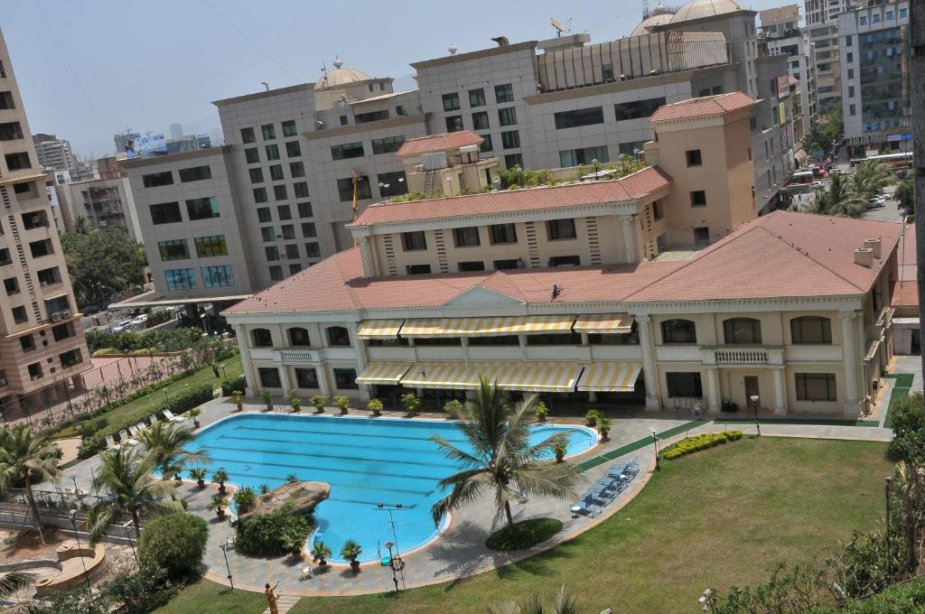 Andheri West Hotel | The Classique Club