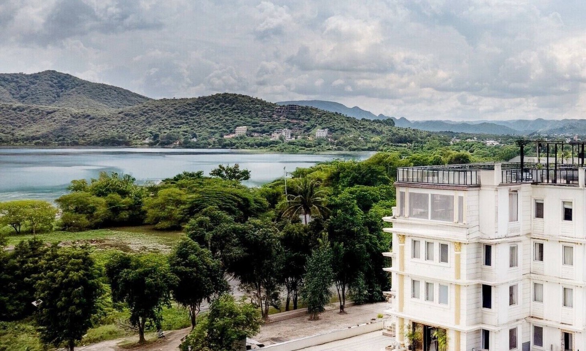 Shavri Colony Hotel | The Colonial Hotel Lake View Rooms