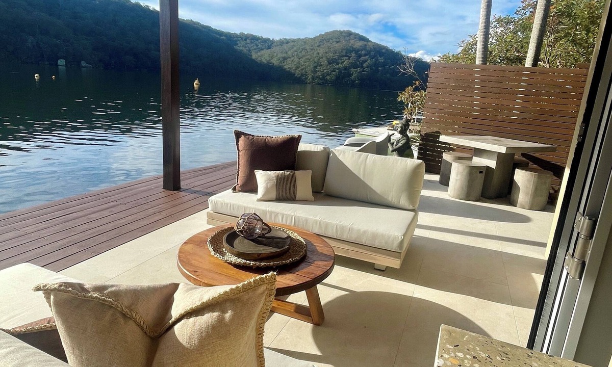Cottage Point Cottage | The Deckhouse, Cottage Point. Waterfront Adults Retreat.