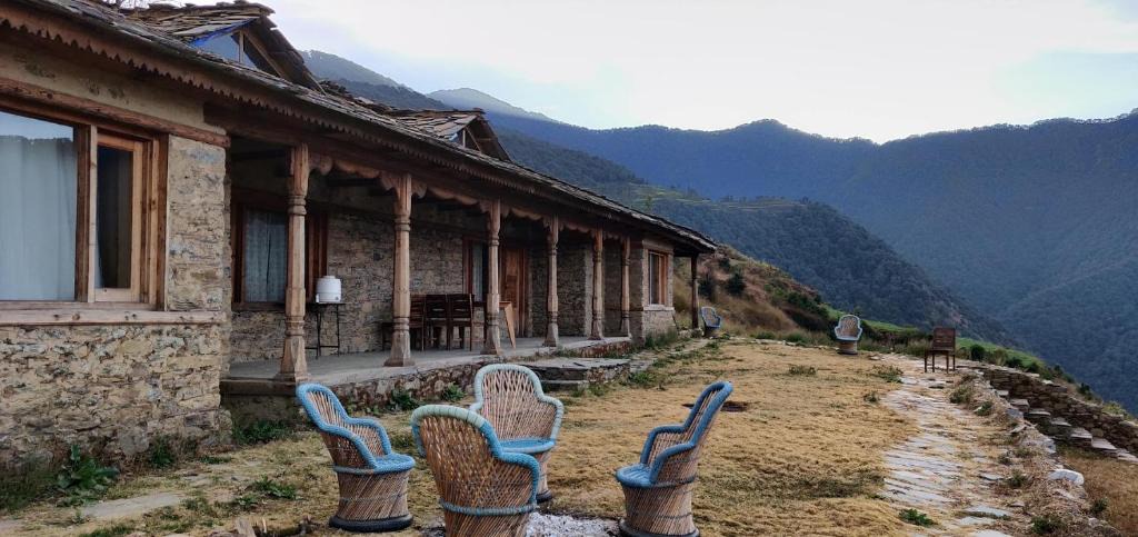 Tehri House | The Goat village, Nagtibba by Bakri Chhap