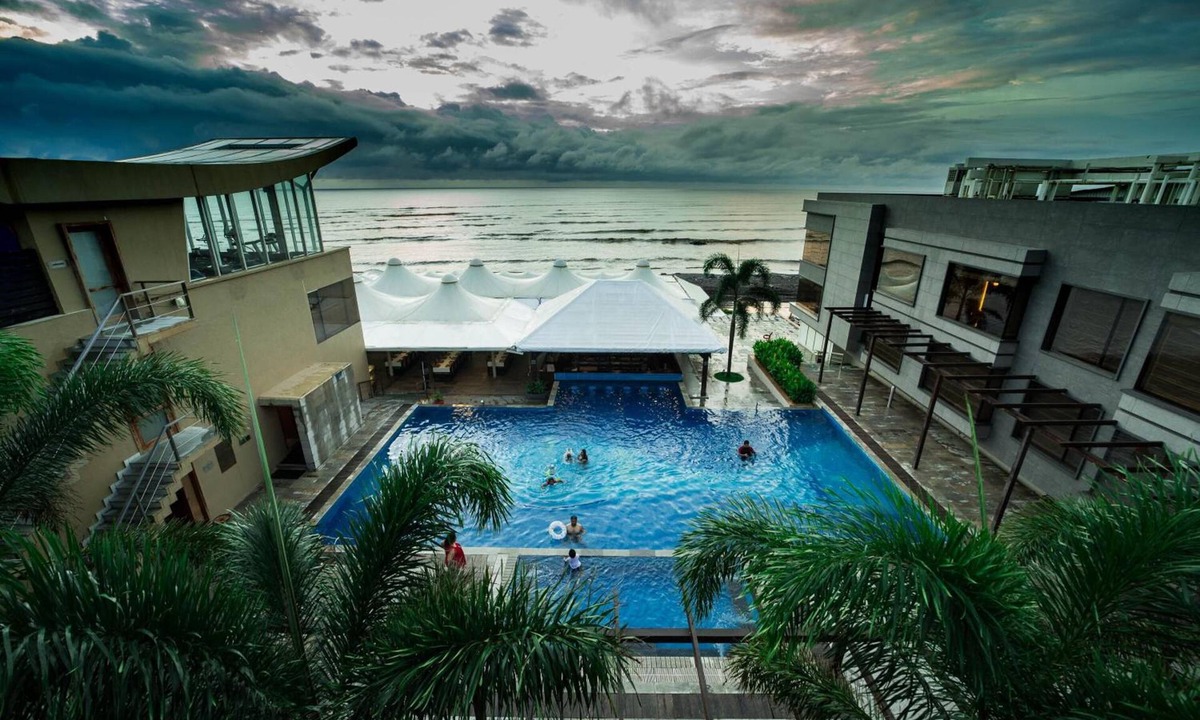 Daman Hotel | The Gold Beach Resort
