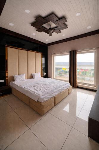 Dewas Hotel | The Golden Wings Hotel