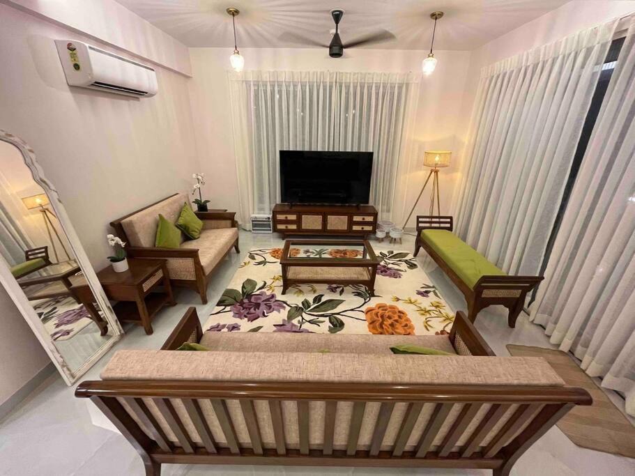 Varca Villa | The Green Door Villa-Varca (Near Varca beach)