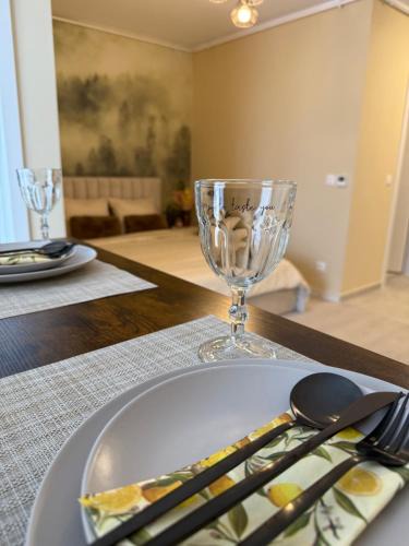 Sector 3 Apartment | The Green Pine Studio - Hils Brauner