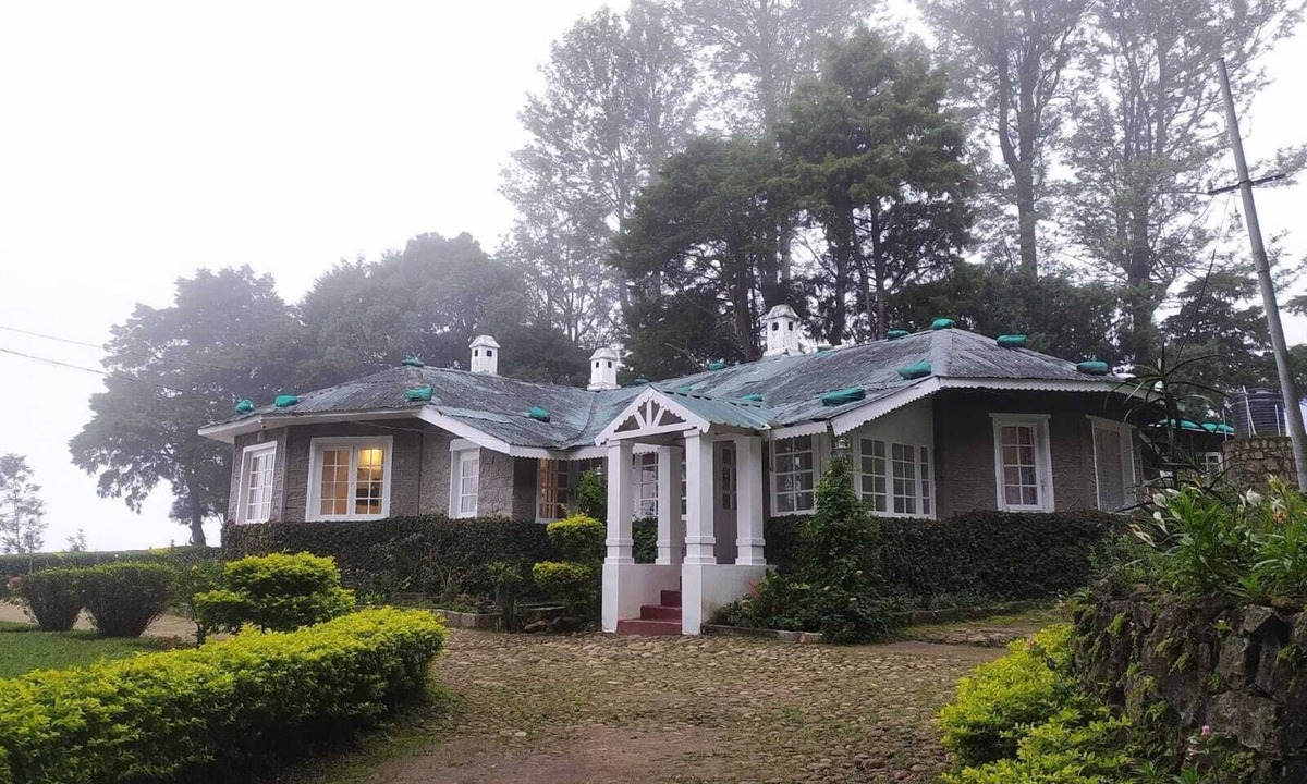 Suryanelli Bed & Breakfast | The Gundumalai Bungalow