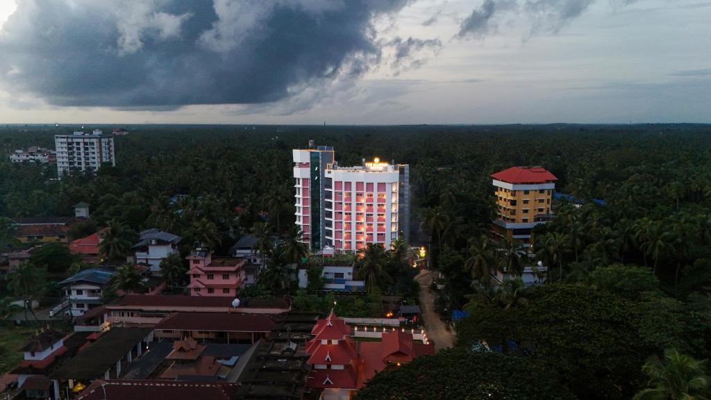 Kuppaayil Hotel | The Habitat Suites-Walkable distance to Guruvayoor temple