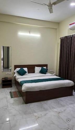 Sanwer Hotel | The Highway Inn Hotel And Resort