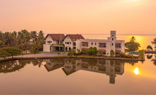 Kumbalam Resort | The Lake Manor