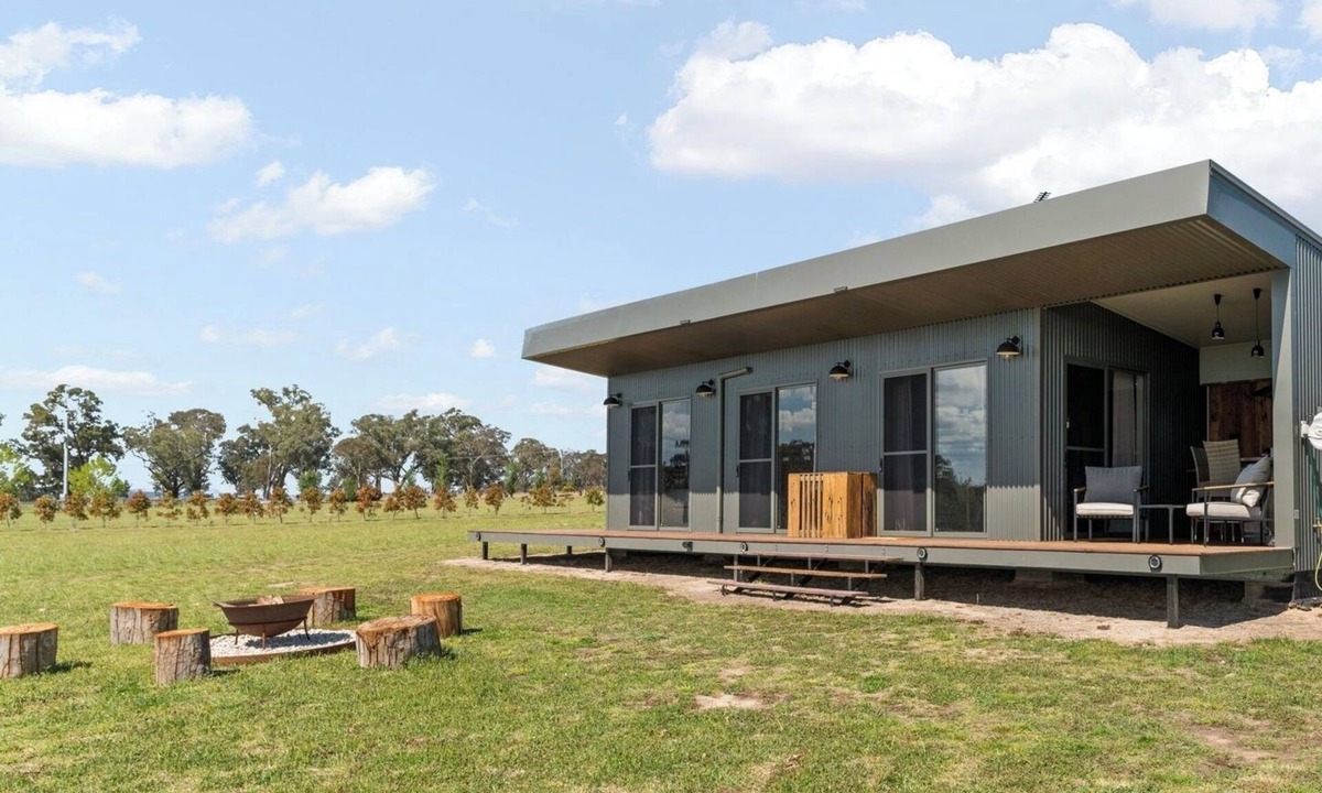 Frog Rock Cottage | The Linburn Cottage of luxury nWine, relaxation and country charm.