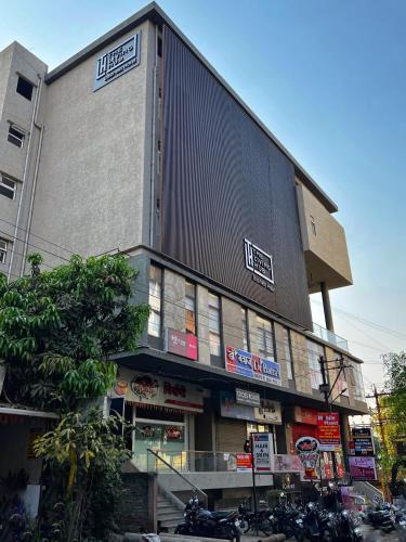 Kolhapur Hotel | The Living Hub Business Hotel, Kolhapur