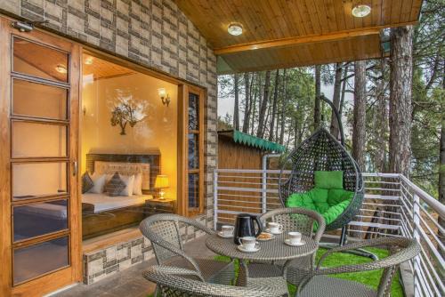 Dharampur Apartment | The Majestic Escape Villa I Jacuzzi l Pet friendly & Serviced Villa I Open Air Lawn I Bonfire Available I Kasauli By Exotic Stays
