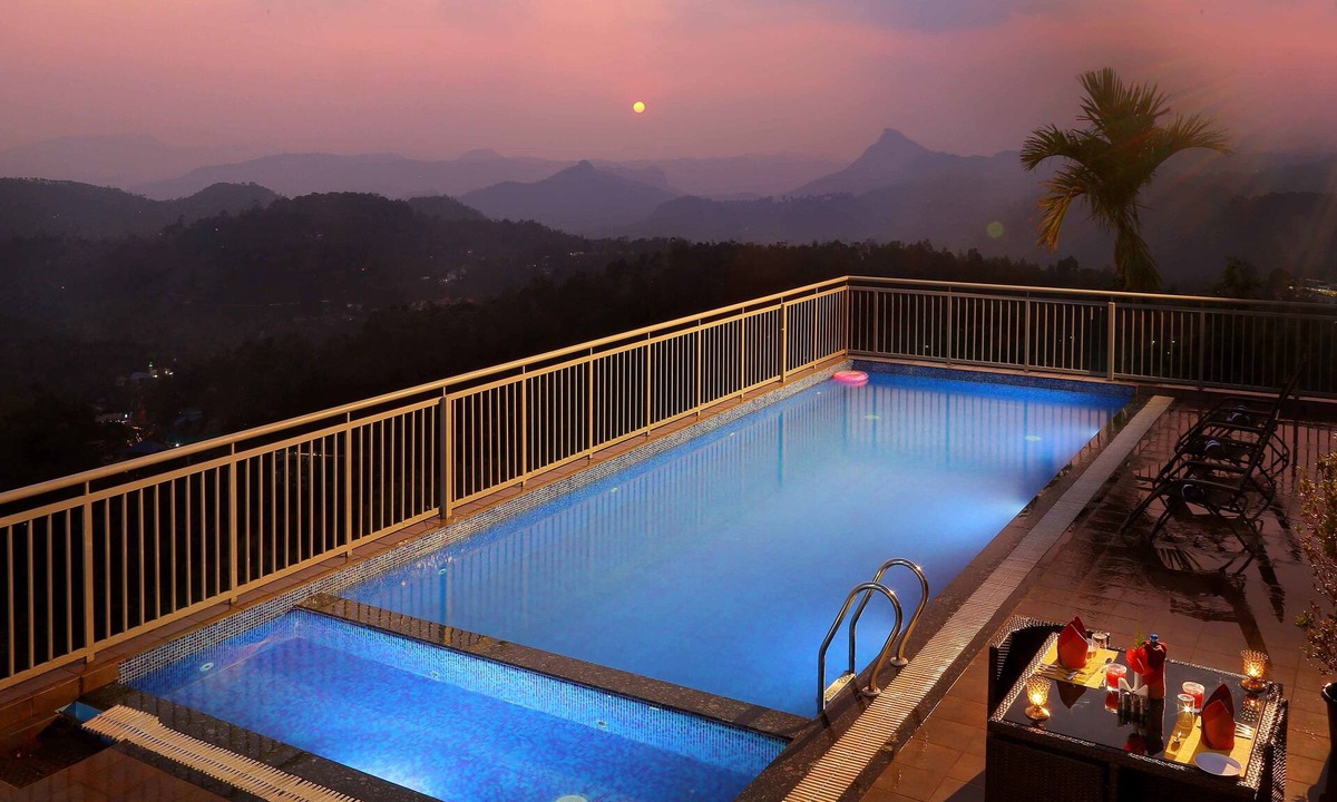 Chithirapuram Hotel | The Munnar Queen