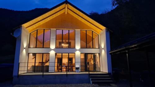 Risca House | The Nest on the Hill