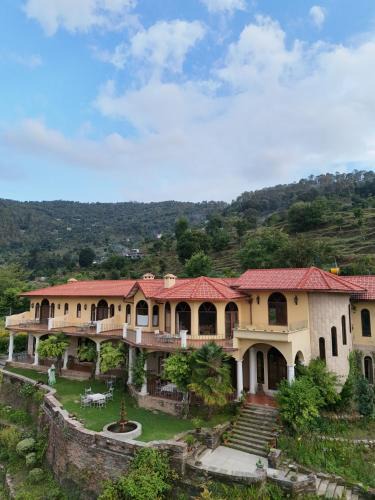 Kaul Hotel | The Orchard at Peora Estates