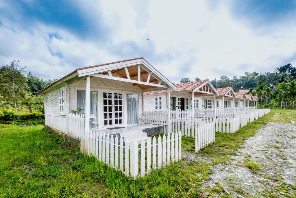 Virajpet House | The Shed, 1br cottage, Stay, Dine and Fitness by Roamhome