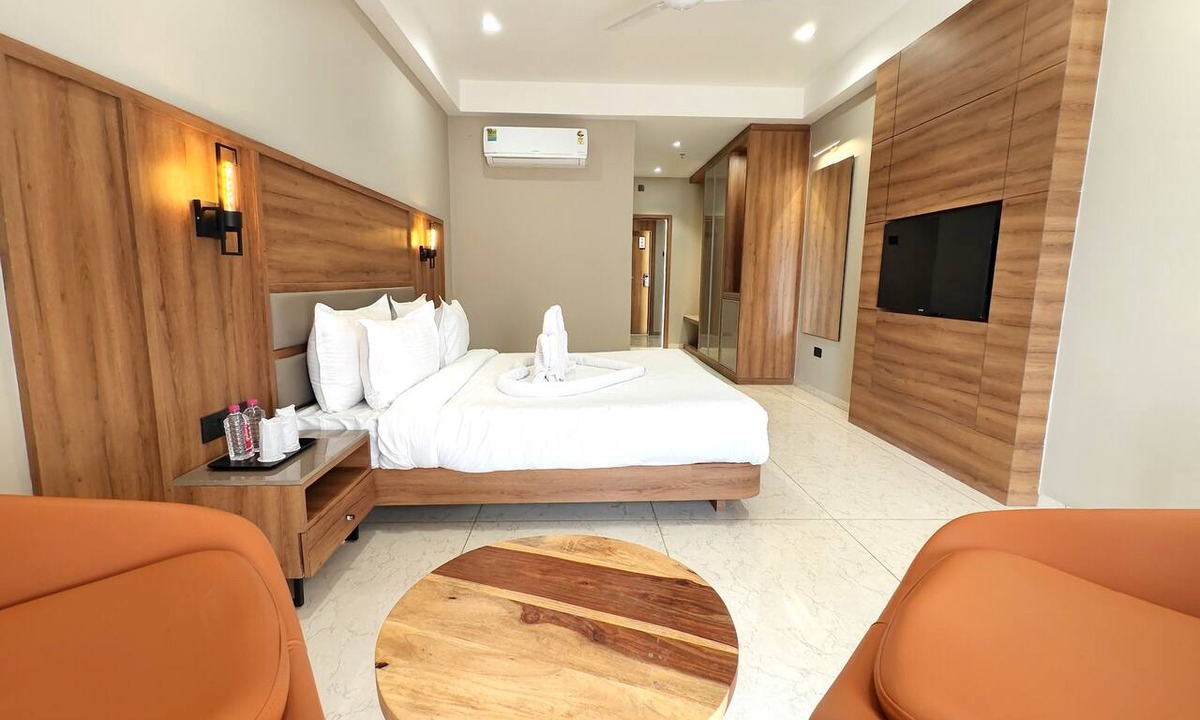 Jamnagar Hotel | The Sky Imperial Hotel Kailash