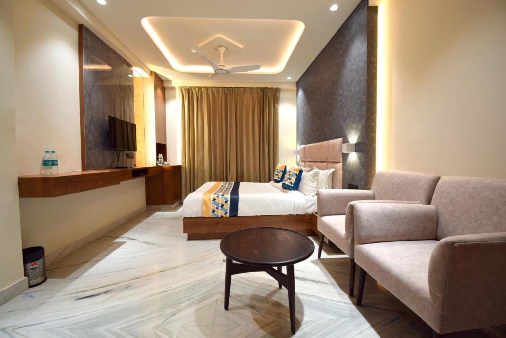 Nathdwara Hotel | The Sky Imperial Hotel Sugam - 10 Meters from Shrinathji Temple