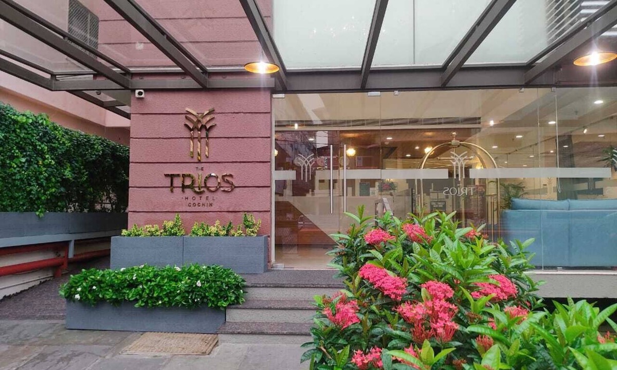 Shenoys Hotel | The Trios Hotel