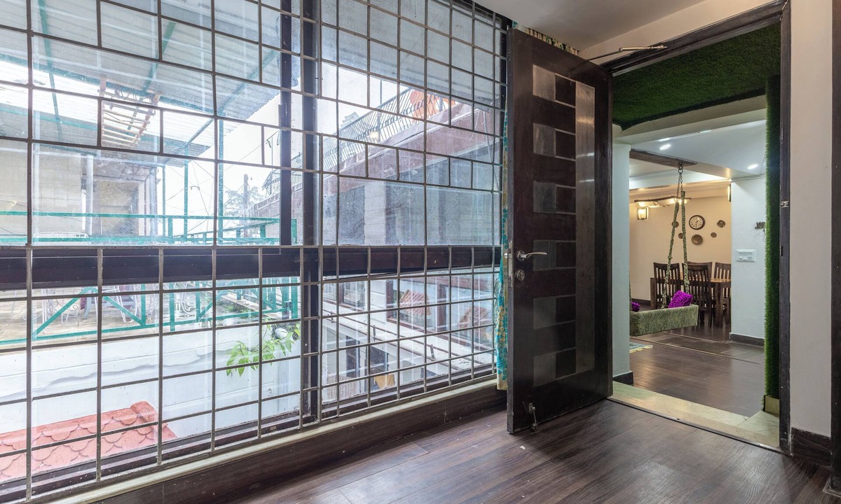 The Mall Road Apartment | The Whispering Pines