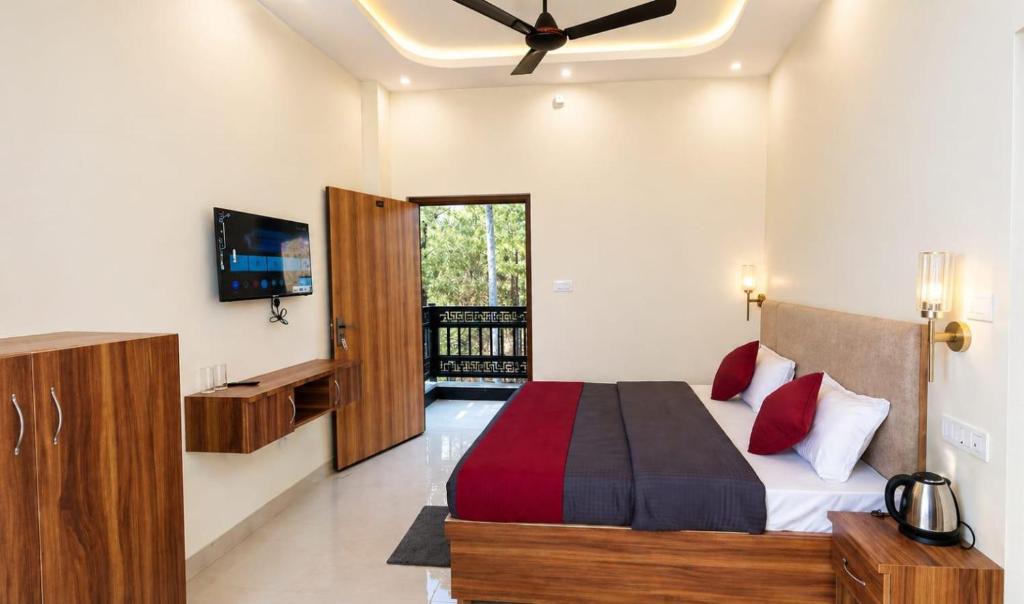 Lansdowne House | The Whistling Pine Homestay With Natural Swimming Pool