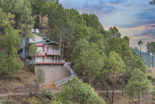 Dharampur Hotel | Three Bedrom House Kasauli I The Mountain Mansion I Serviced Villa I Party & Music I Sky Bonfire I Kasauli By Exotic Stays
