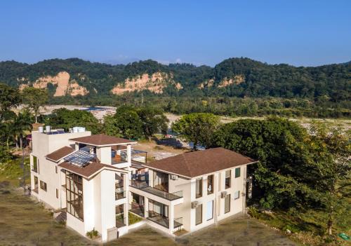 Dhikuli Hotel | Tiger Camp Resort A River Access Property