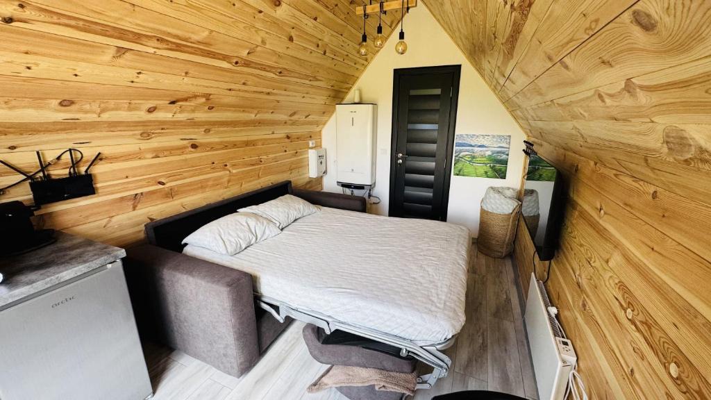 Valea Mare-Pravat House | Tiny A-Frame Cabin with Private Hot Tub & Views - Perfect for 2
