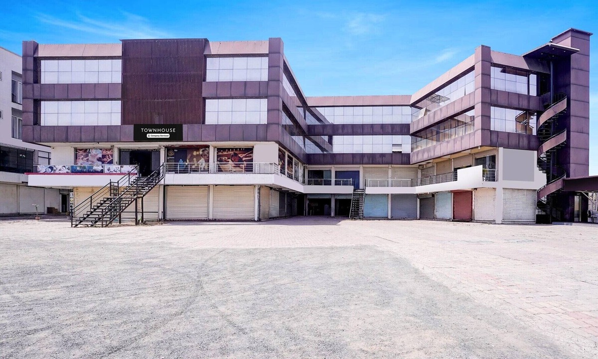 Rajpipla House | Townhouse Garudeshwar Dutt Temple