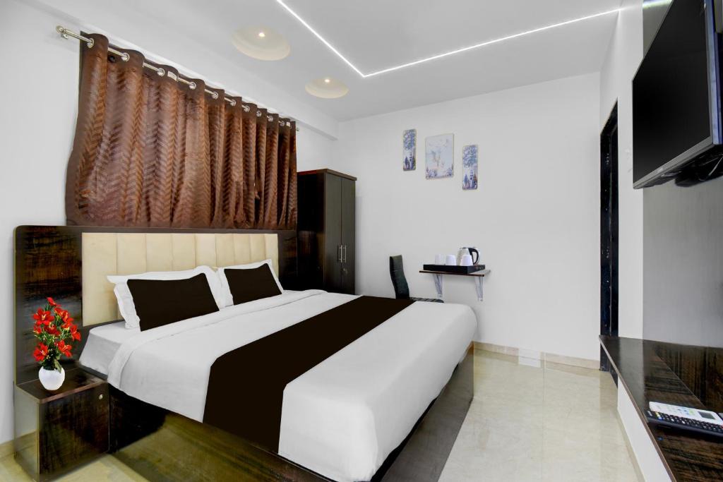 Krishnarajapura Hotel | Townhouse Oak Bangalore Garudacharpalya Metro Station