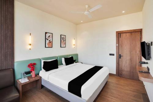 Pachmarhi Hotel | Townhouse Oak Pachmarhi Lakeview