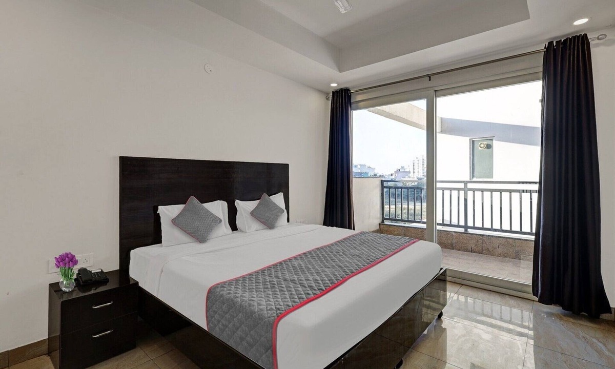 DLF Phase 5 House | Townhouse Tipsyy Near Bestech Central