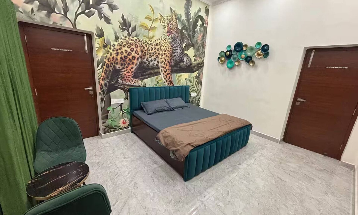 Patel Nagar Apartment | Trahes Lux Modern 4 BHK Near BLK Max & Ganga ram