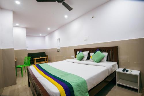Phase 1 Hotel | Treebo Empire Executive, Hinjewadi