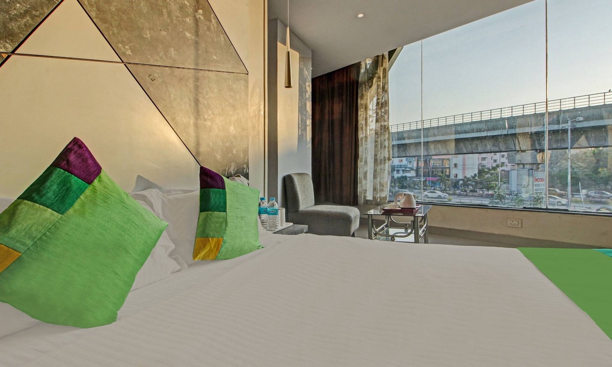 Kolkata Hotel | Treebo Glassotel Near Ruby Hospital