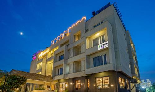 Sangram Colony Hotel | Treebo Premium Baramasi By Jai Club Prime