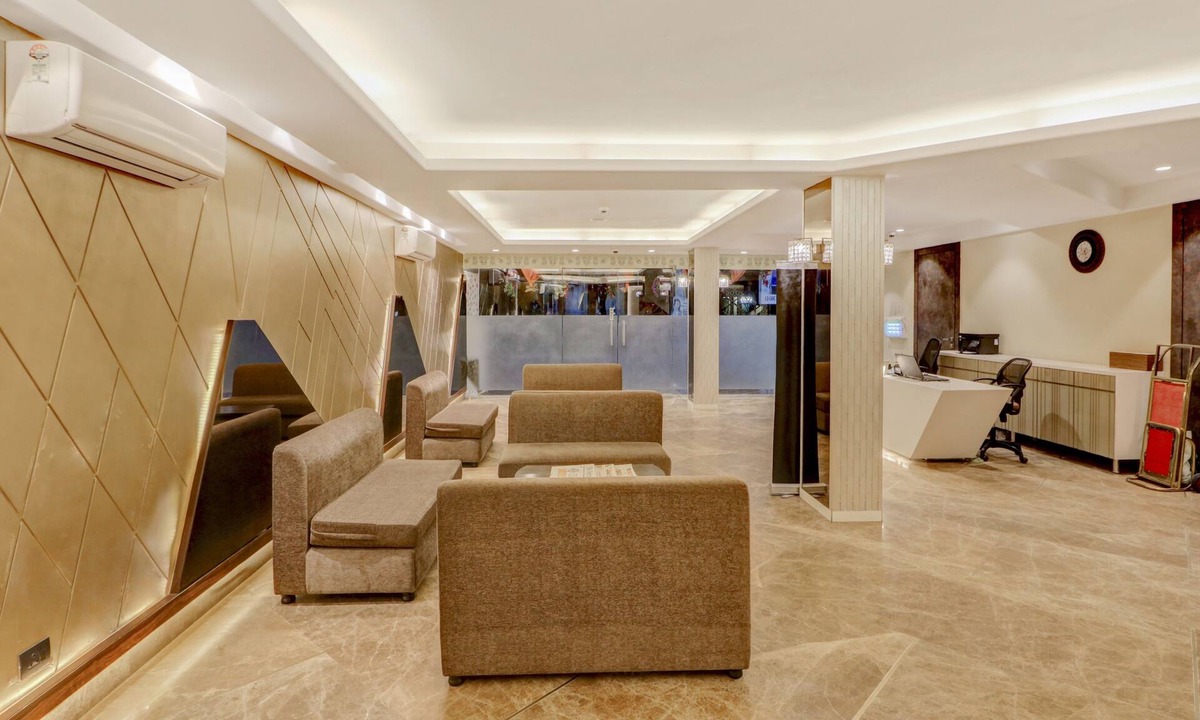 Block E Hotel | Treebo Radhe Palace, Lake Town