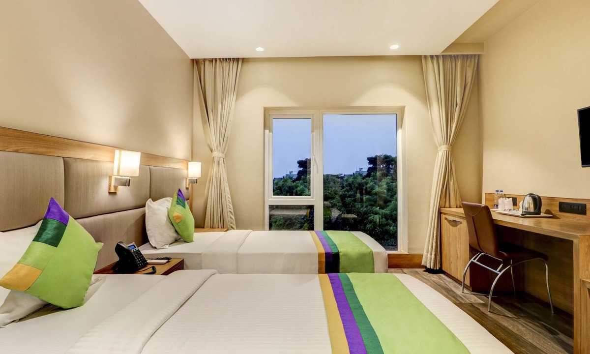 Block E Hotel | Treebo Radhe Palace, Lake Town