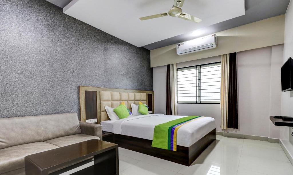 BTM Layout Hotel | Treebo Sahara Suites 750 M From St Johns Medical College And Hospital