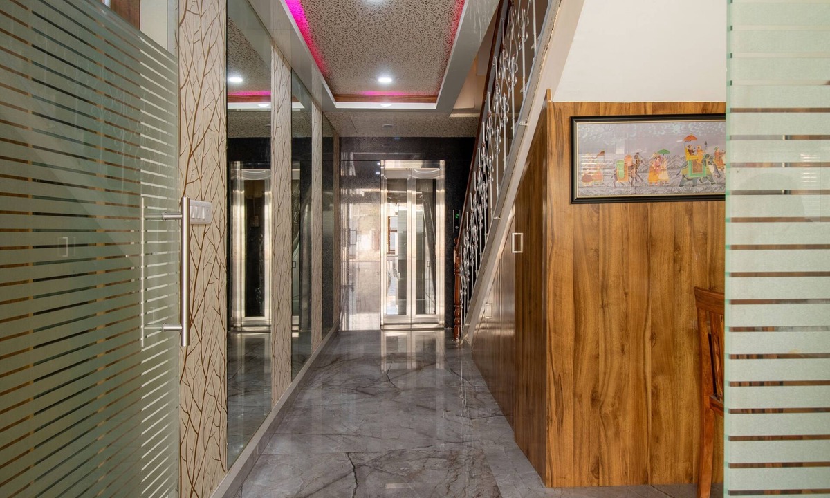 Air Force Area Hotel | Treebo Sonal Palace, Near Umaid Bhawan Palace