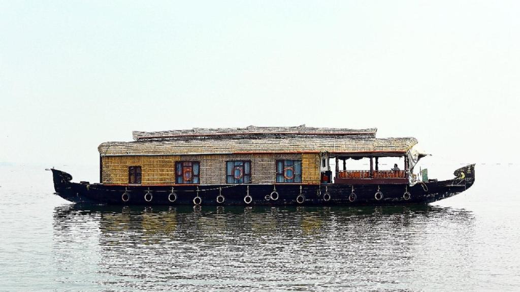 Alappuzha Boat Rental | Treemonks Houseboats