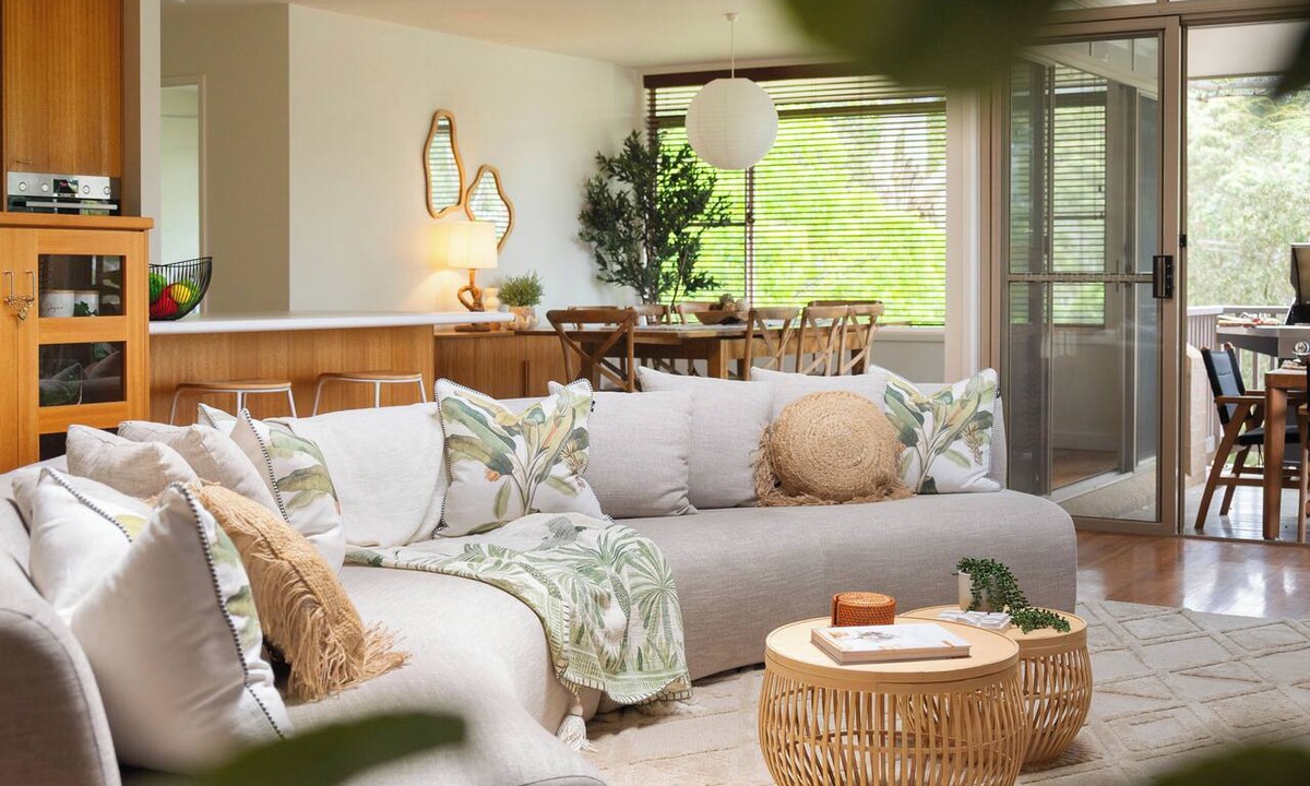 Macmasters Beach House | "Treetop Retreat" – Ocean Views & minutes to Beach