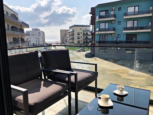 Mamaia-Sat Apartment | Turquoise