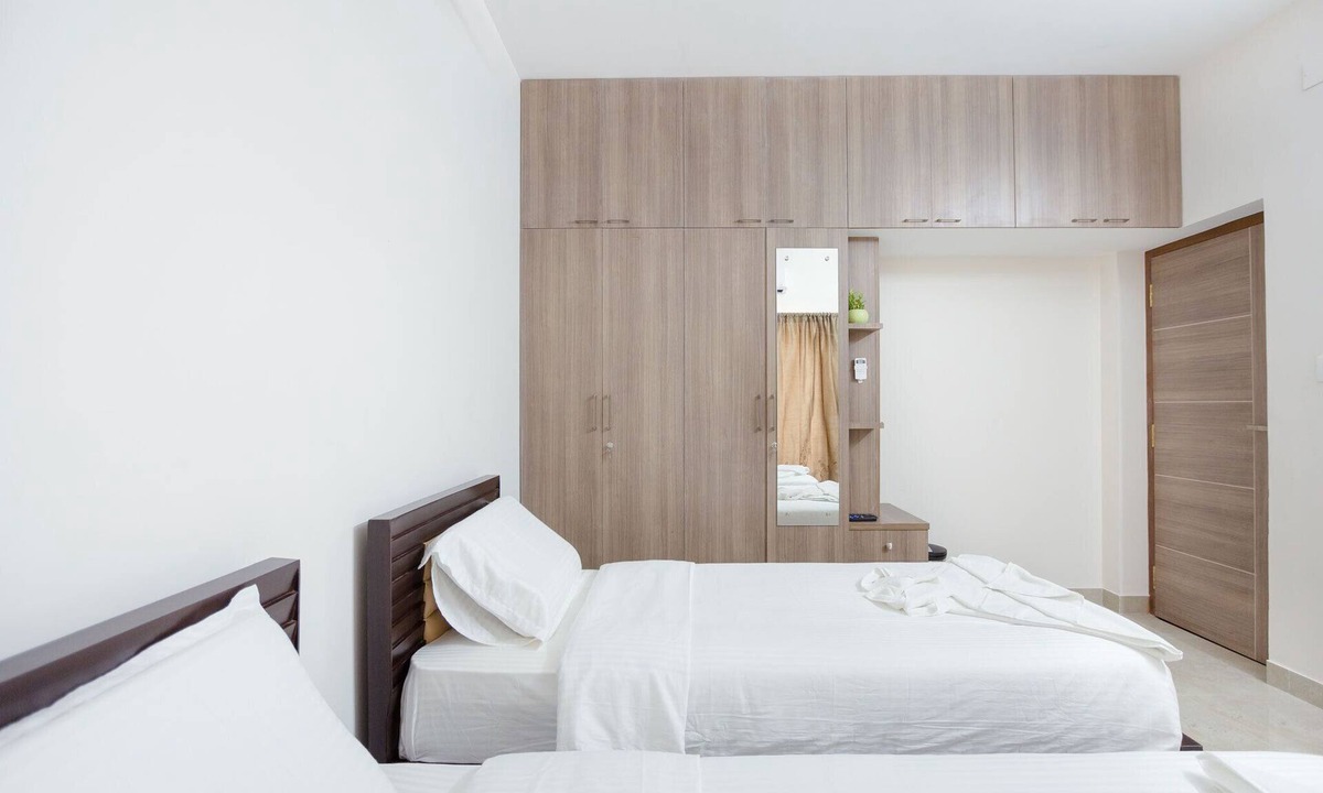 Adyar Apartment | Twin Bedroom with Breakfast in a shared 3BR apartment
