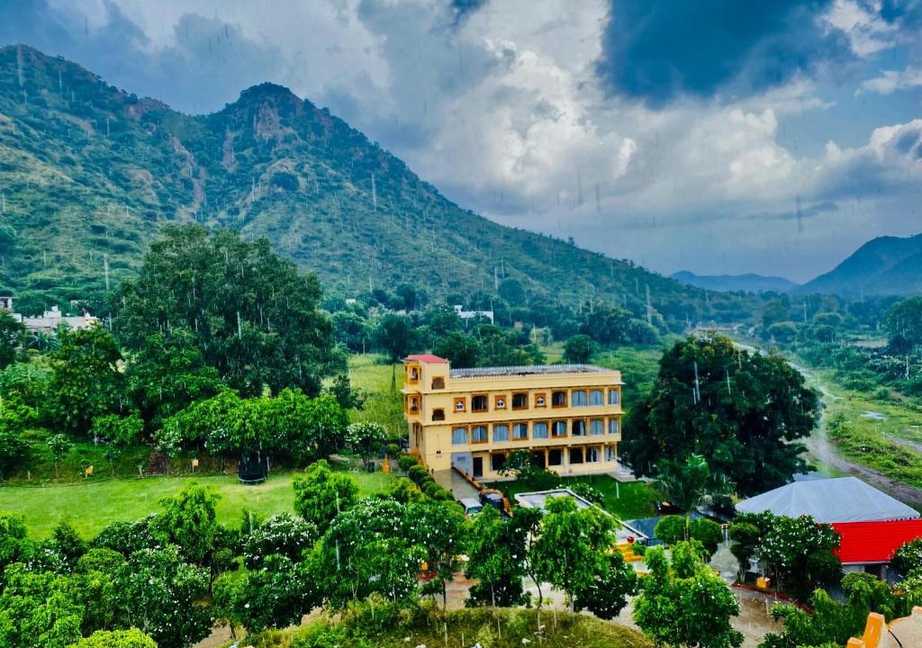Udaipur Hotel | Udai Valley Resort -in lapse of ARAVALI Mountains