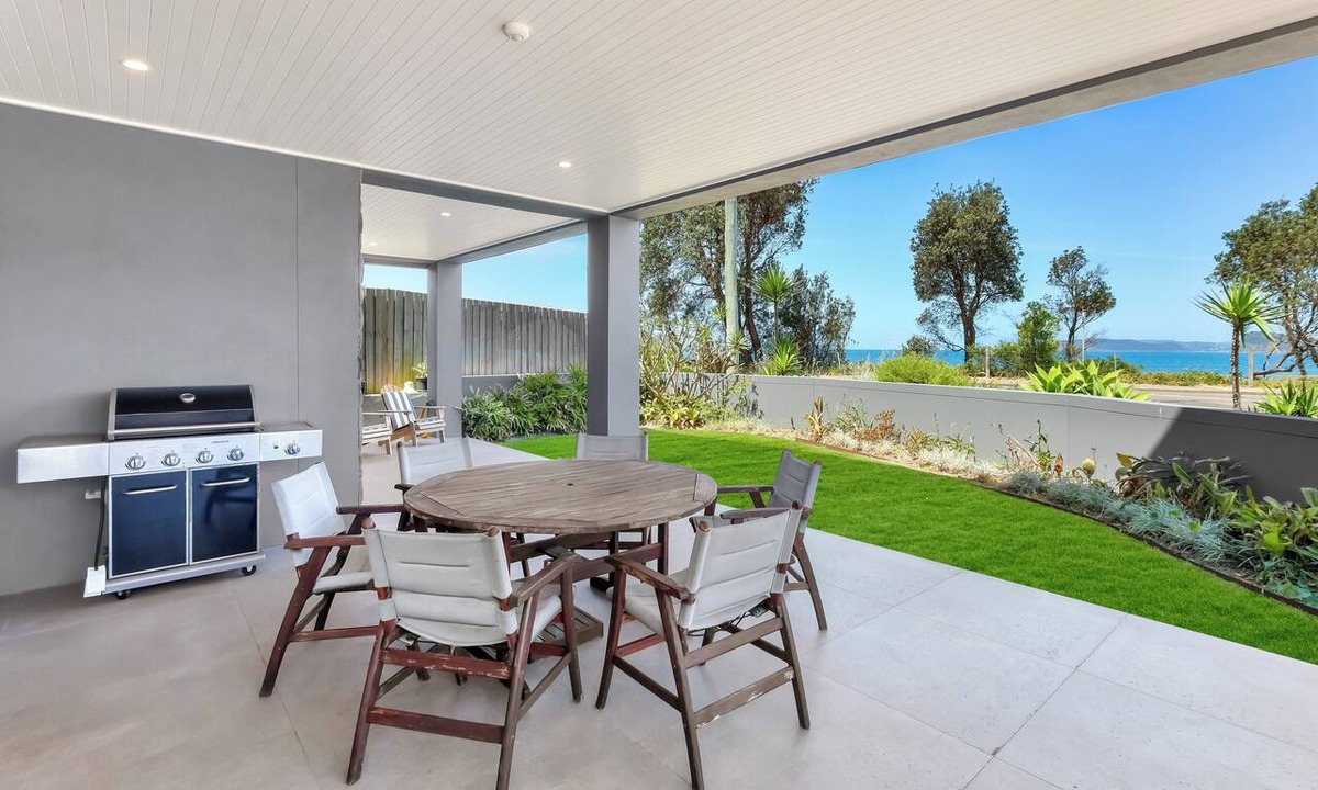 Umina Beach Apartment | Umina Beach-Front Luxury - Air-Con - Alfresco Dining + BBQ - Wi-Fi