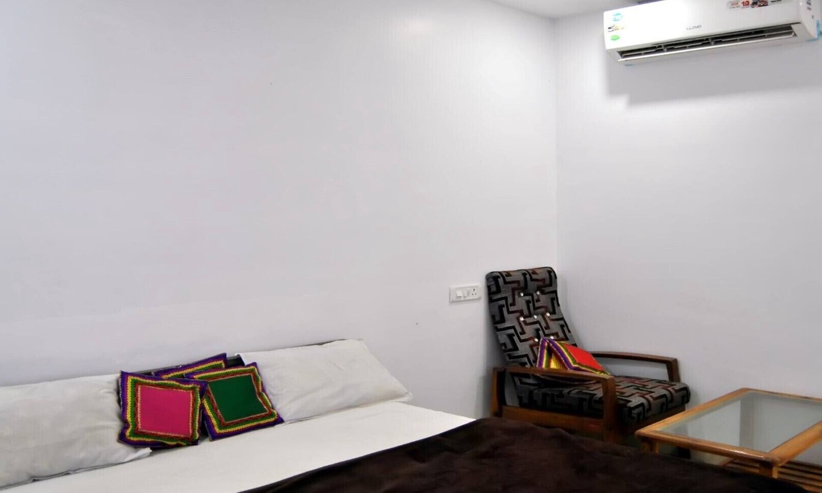 Jabalpur House | Unit 9 Beautiful and clean room for rent