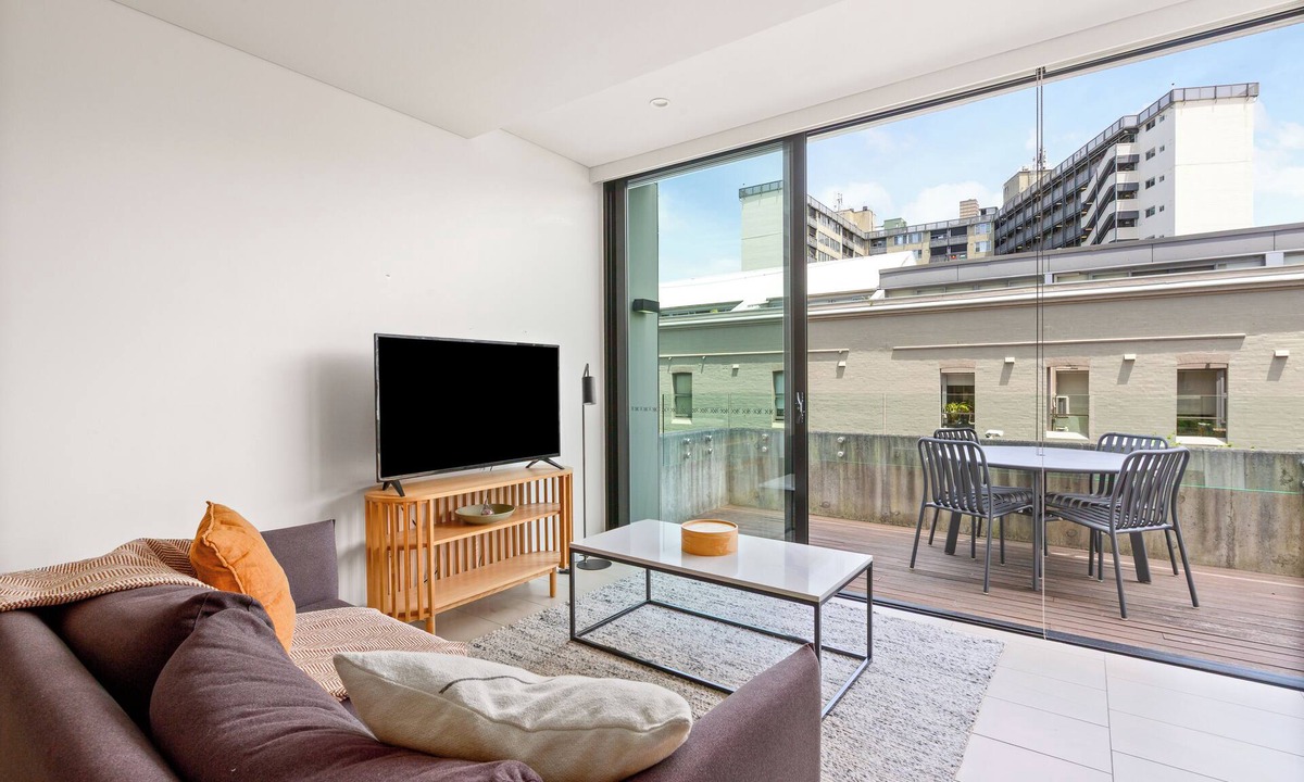 Camperdown Apartment | Urban Oak Peaceful Hideaway near Cafs and Markets