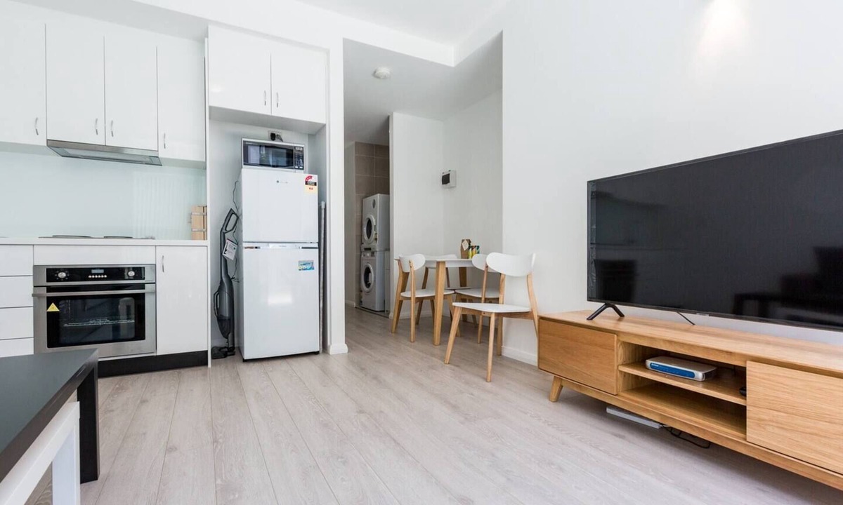 Kings Cross Apartment | Urban Oasis Custom Made for Cosmopolitan Living